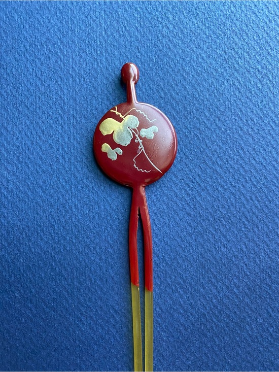 Vintage Japanese Kanzashi Hair Pin in Red with Gold Floral Design